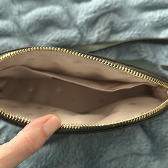 Small green Kate spade purse - Picture 2 of 2